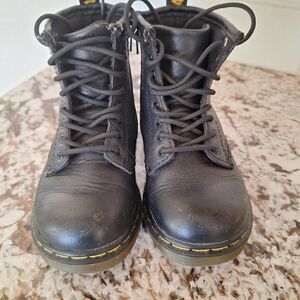 Dr. Martens boots size 8‎